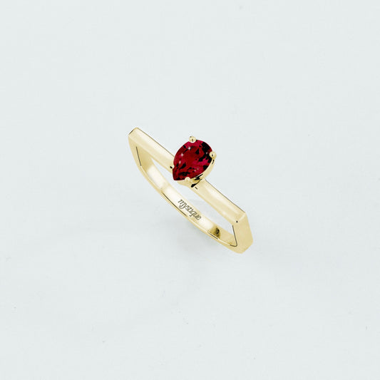 Anel Porta Vermelha Quadrado - Base em Ouro 18k