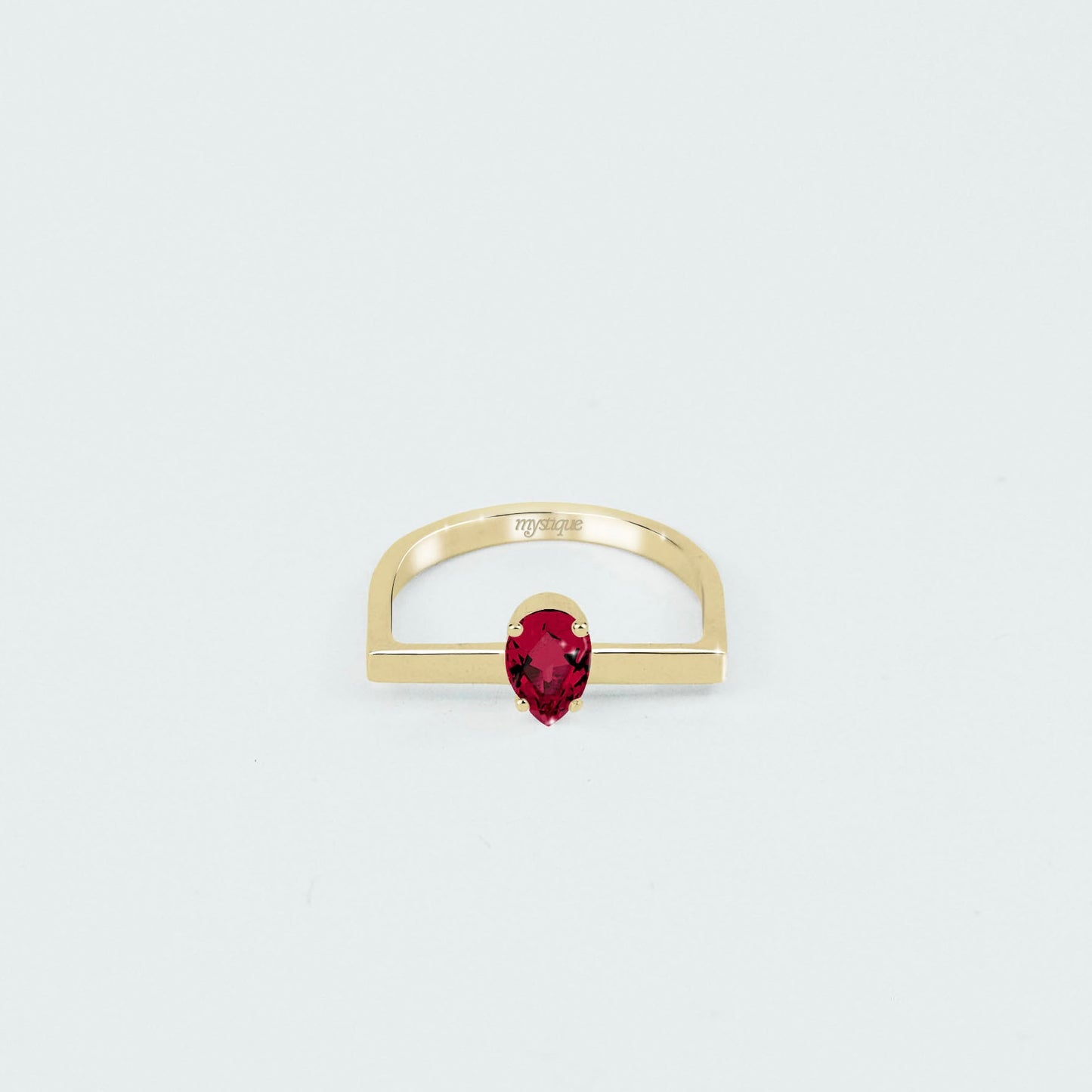 Anel Porta Vermelha Quadrado - Base em Ouro 18k